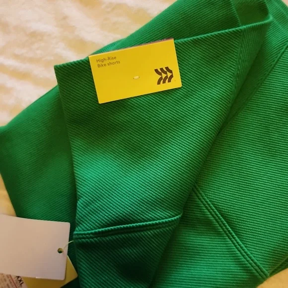 NWT Green biker shorts - Picture 4 of 4